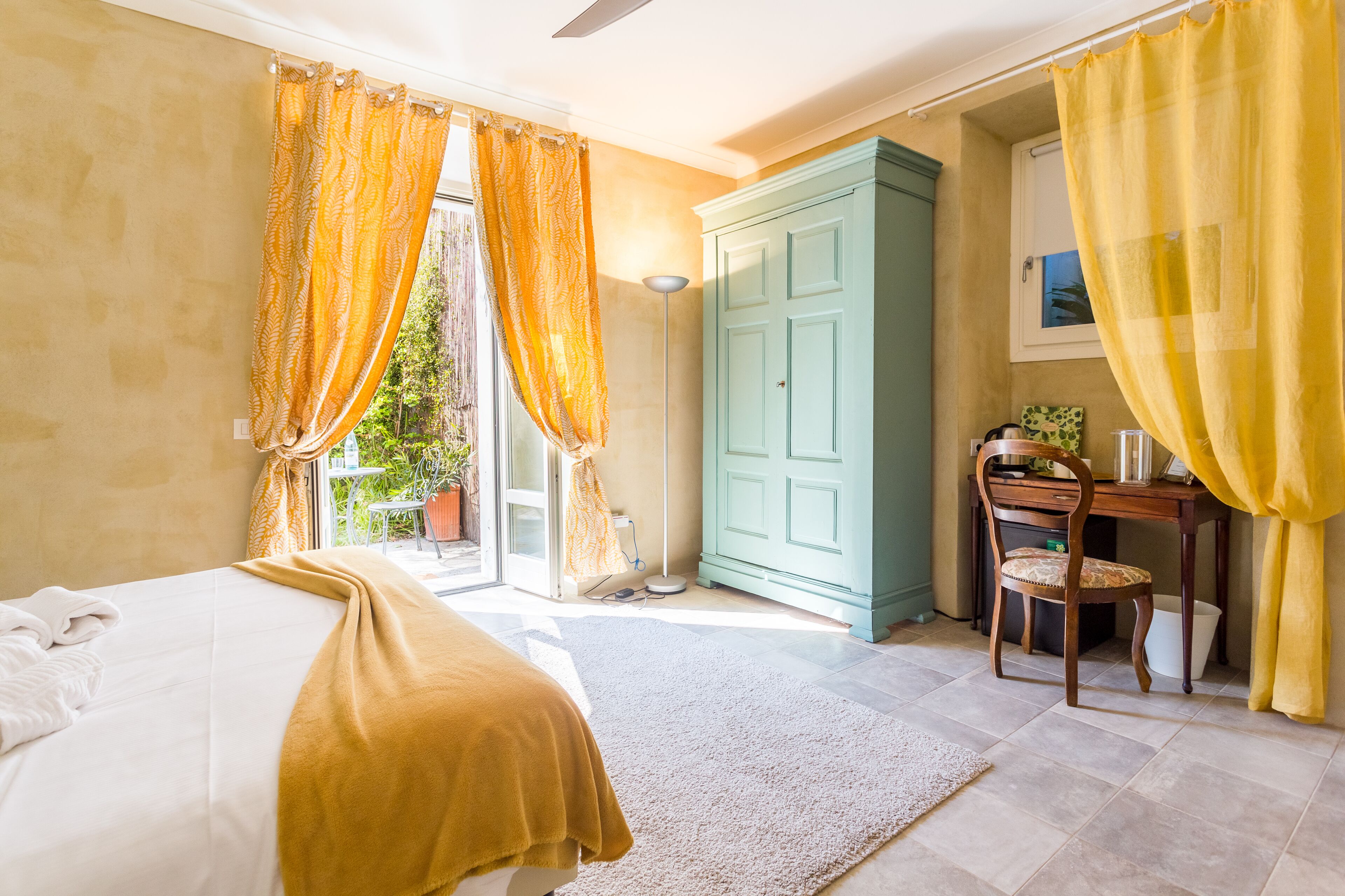 Classic-Zimmer, Gartenblick | Minibar, Schreibtisch, Bügeleisen/Bügelbrett, kostenloses WLAN