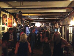 Bar (in der Unterkunft)