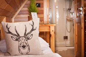 四人房, 私人浴室 (Attic) | 高档床上用品、熨斗/熨板、免费 WiFi、床单