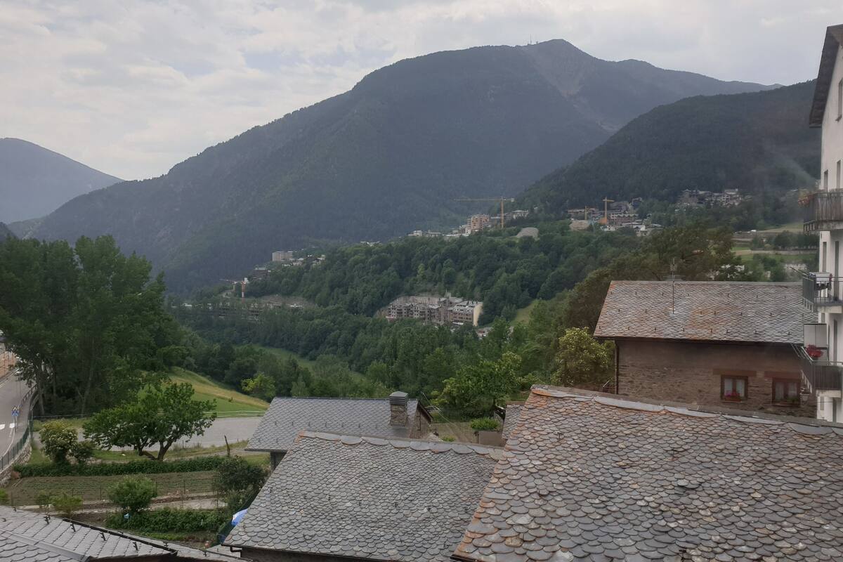 Economy Single Room, 1 Bedroom, Mountain View | 18 bedrooms, desk, laptop workspace, blackout curtains