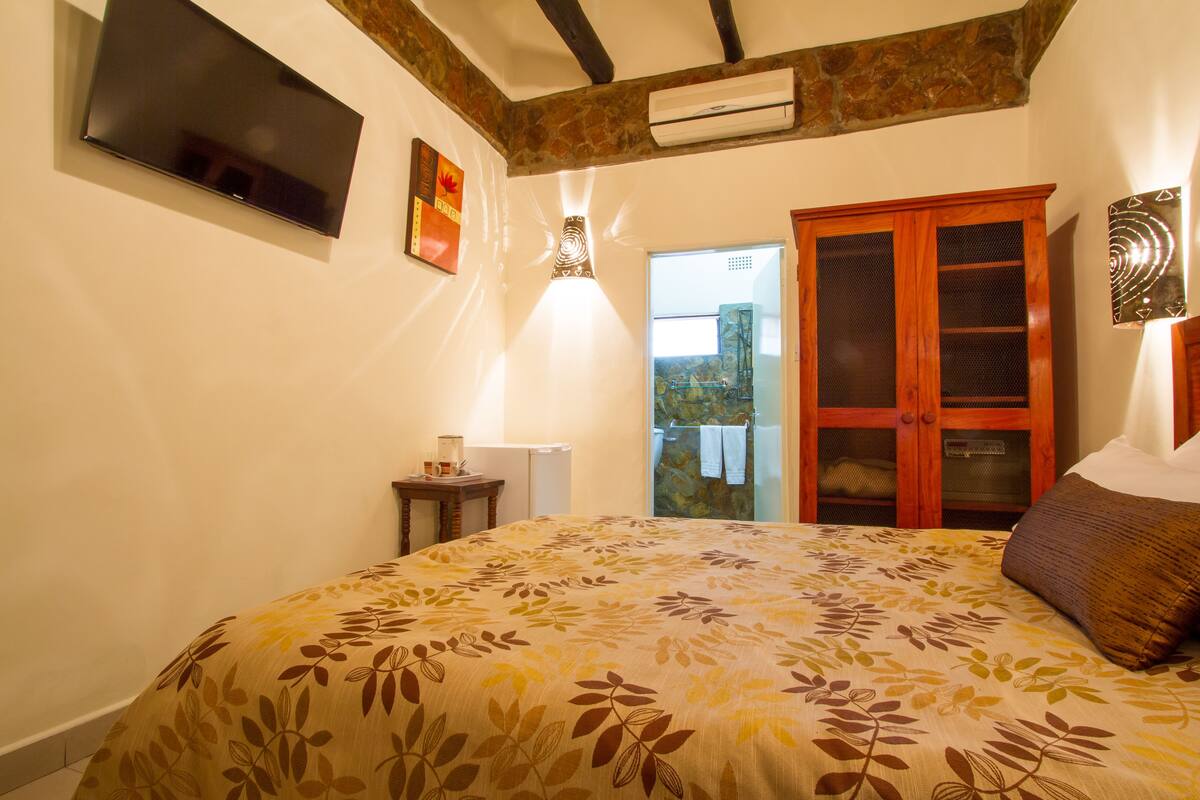 Minibar, in-room safe, iron/ironing board, free WiFi