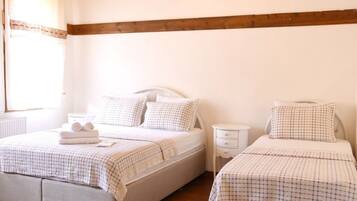 Family Room | Premium bedding, free WiFi