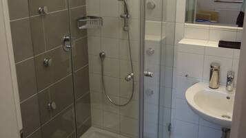 Single Room, Ensuite, Garden View | Bathroom