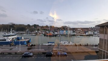 Habitación doble, baño privado, vistas al puerto (Room 9, Top Floor) | Ropa de cama de alta calidad y decoración individual