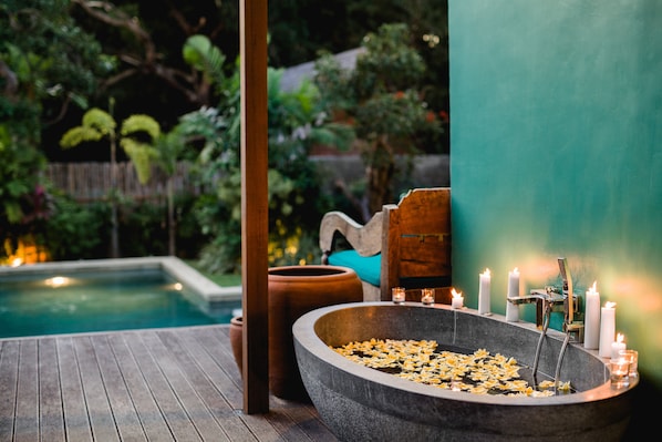 Villa, 3 Bedrooms, Private Pool | Bathroom | Free toiletries, hair dryer, bidet, towels - Villa Bumi (Kerobokan)