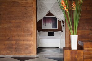 2 bedrooms, premium bedding, in-room safe, desk - Villa Camini (Kerobokan)