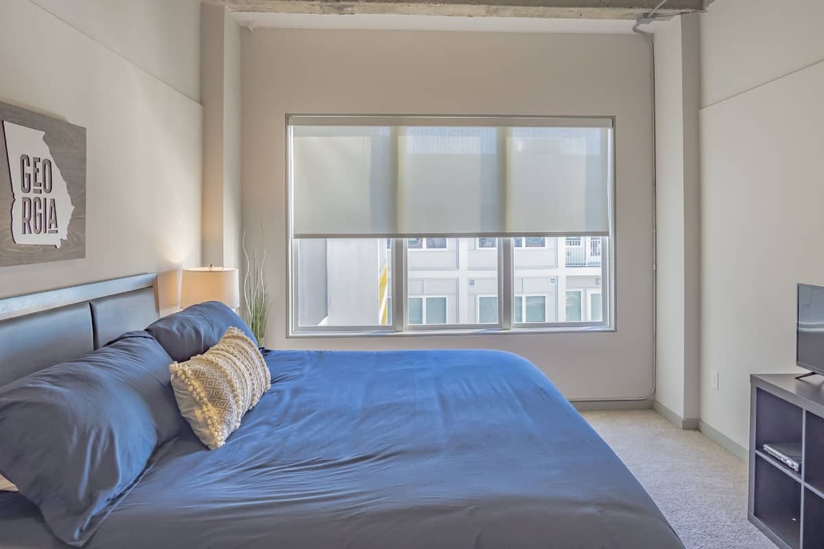 Premium bedding, iron/ironing board, free WiFi, bed sheets