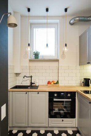 开间, 无烟房 | 私人简易厨房 | 冰箱、微波炉、烤箱、炉灶