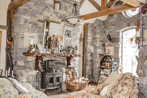 บ้านพัก, 2 ห้องนอน | ห้องนั่งเล่น | ทีวีจอแบน 36 นิ้ว พร้อมช่องเคเบิล, ทีวี