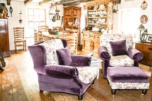 House, 2 Bedrooms | Living room | 36-inch flat-screen TV with cable channels, TV - Thatched Cottage (Rathfeigh)