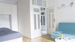 Apartemen Comfort, 1 Tempat Tidur Queen dengan tempat tidur Sofa, Bebas Asap Rokok | Setrika/meja setrika, Wi-Fi gratis, dan seprai linen