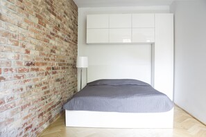 Comfort-Apartment, 1 Queen-Bett und Schlafsofa, Nichtraucher, Gartenblick | Bügeleisen/Bügelbrett, kostenloses WLAN, Bettwäsche