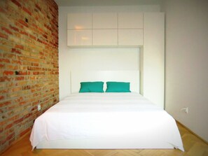 Comfort-Apartment, 1 Queen-Bett und Schlafsofa, Nichtraucher, Gartenblick | Bügeleisen/Bügelbrett, kostenloses WLAN, Bettwäsche
