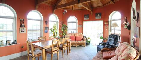 House, 4 Bedrooms (4 Bathrooms) | Living area | TV