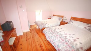 Hus - 4 sovrum (4 Bathrooms) | 4 sovrum, strykjärn/strykbräda, gratis wi-fi och sängkläder