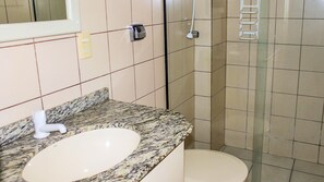 Onda Mansa | バスルーム | シャワー、タオル