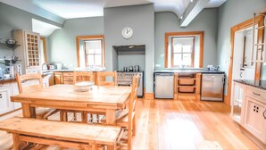 House, 5 Bedrooms | Private kitchen | Full-size fridge, microwave, oven, stovetop - Duntinney House (Portsalon)