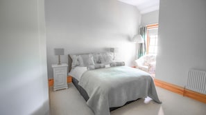 House, 5 Bedrooms - Duntinney House (Portsalon)