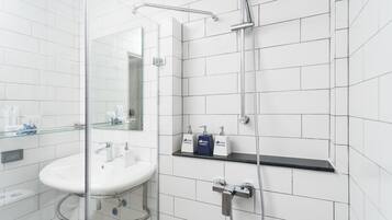 Buồng tắm vòi sen, đồ dùng nhà tắm miễn phí, máy sấy tóc