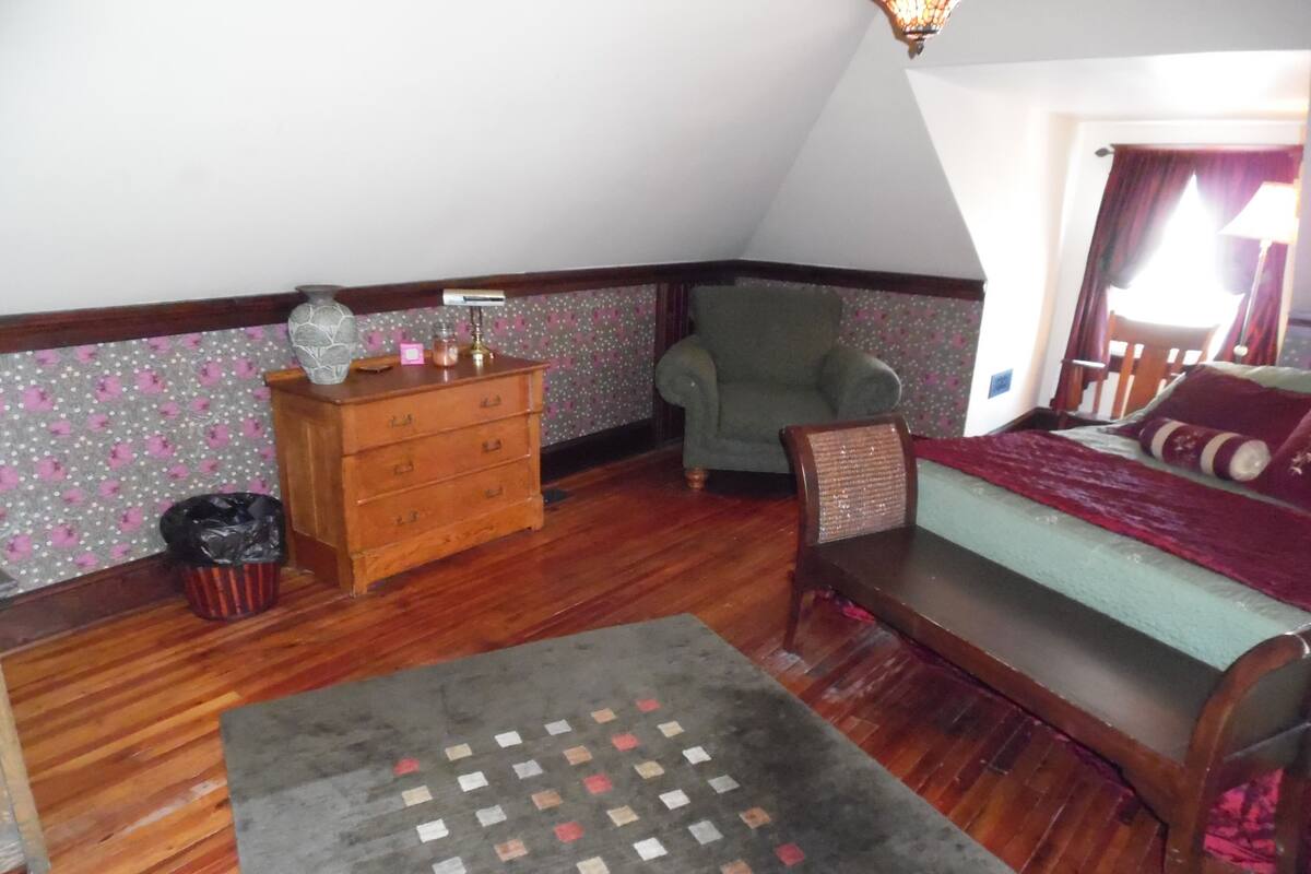 Standard Double Room, Ensuite (William Morris)