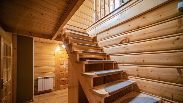 A wooden staircase with a handrail, leading to a door. - Pod Hawraniem (Bukowina Tatrzanska)