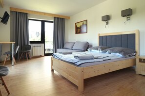 Design Quadruple Room, Mountain View, Mountainside | 1 bedroom, desk, blackout curtains, iron/ironing board - Pod Hawraniem (Bukowina Tatrzanska)