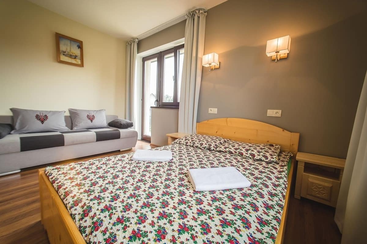 Apartment (Nowy Wierch) | 1 bedroom, desk, blackout drapes, iron/ironing board
