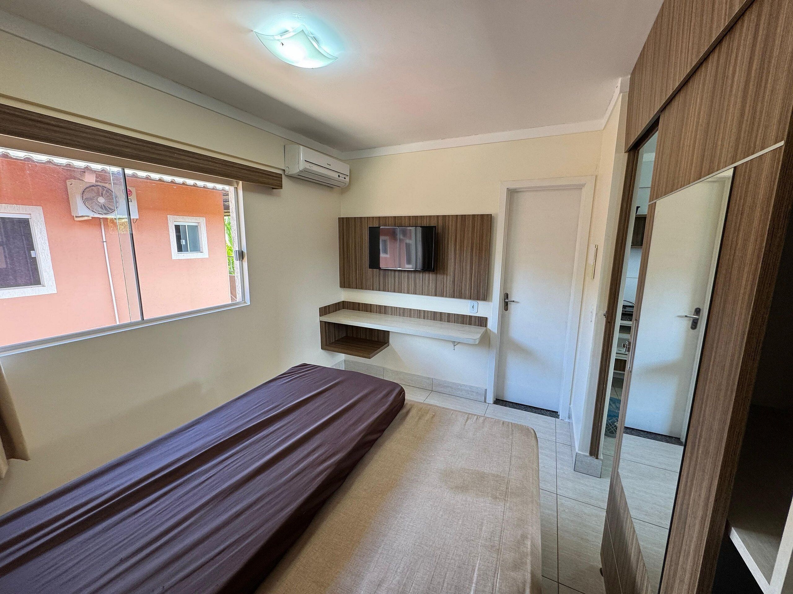 Apartamento básico | 1 dormitorio, mobiliario individual, wifi gratis y ropa de cama