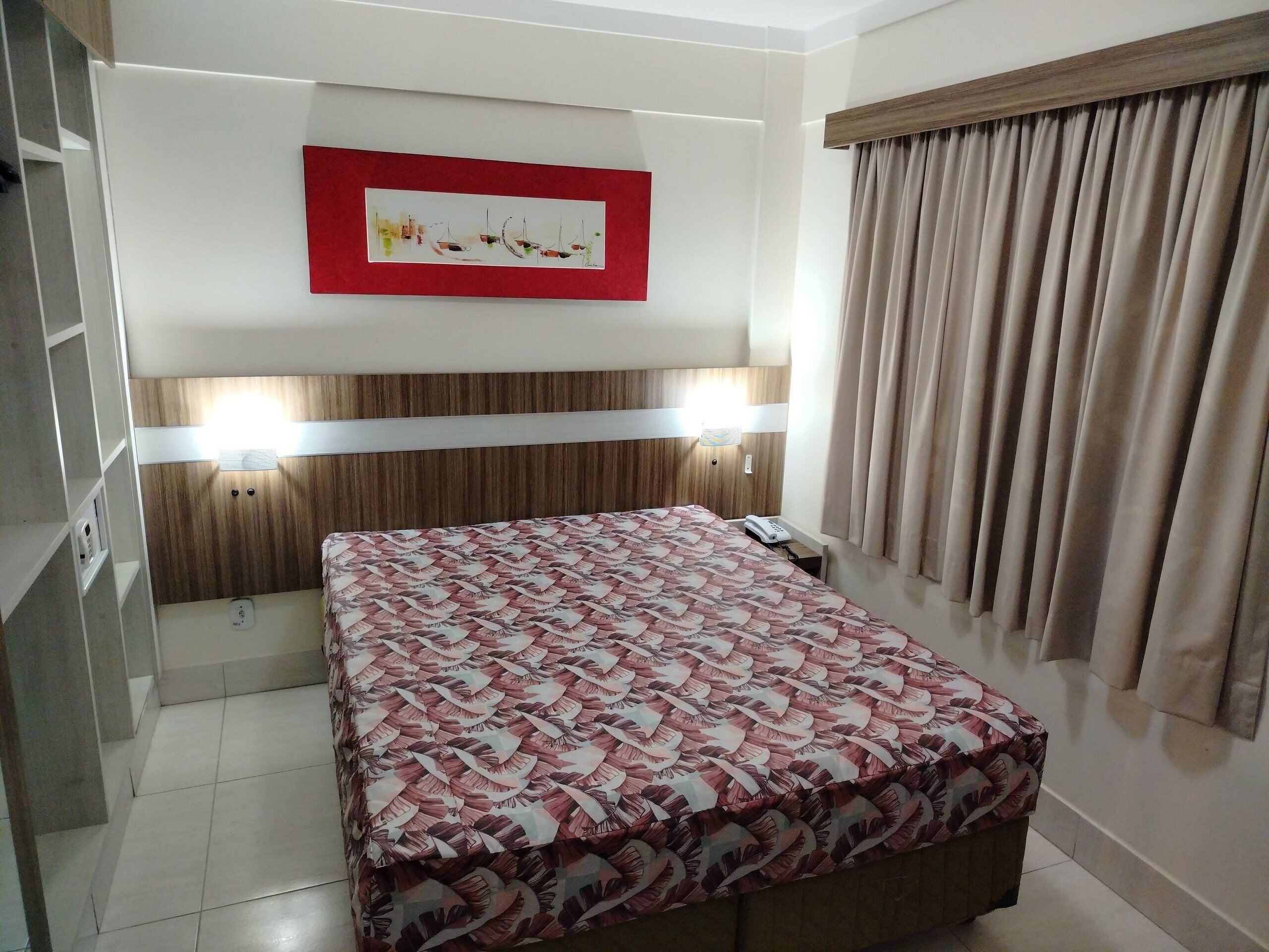 Apartamento básico | 1 dormitorio, mobiliario individual, wifi gratis y ropa de cama