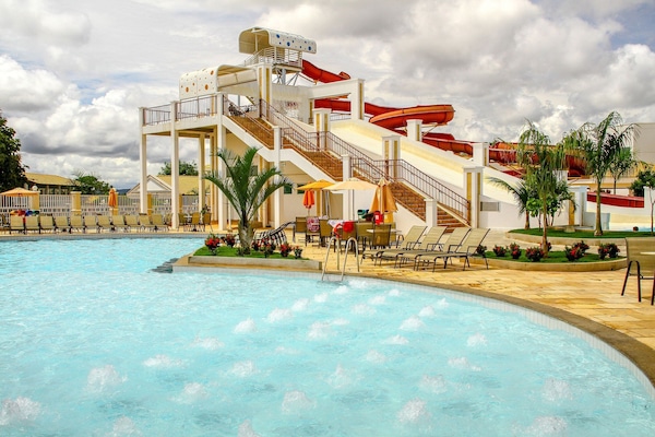 14 piscinas externas