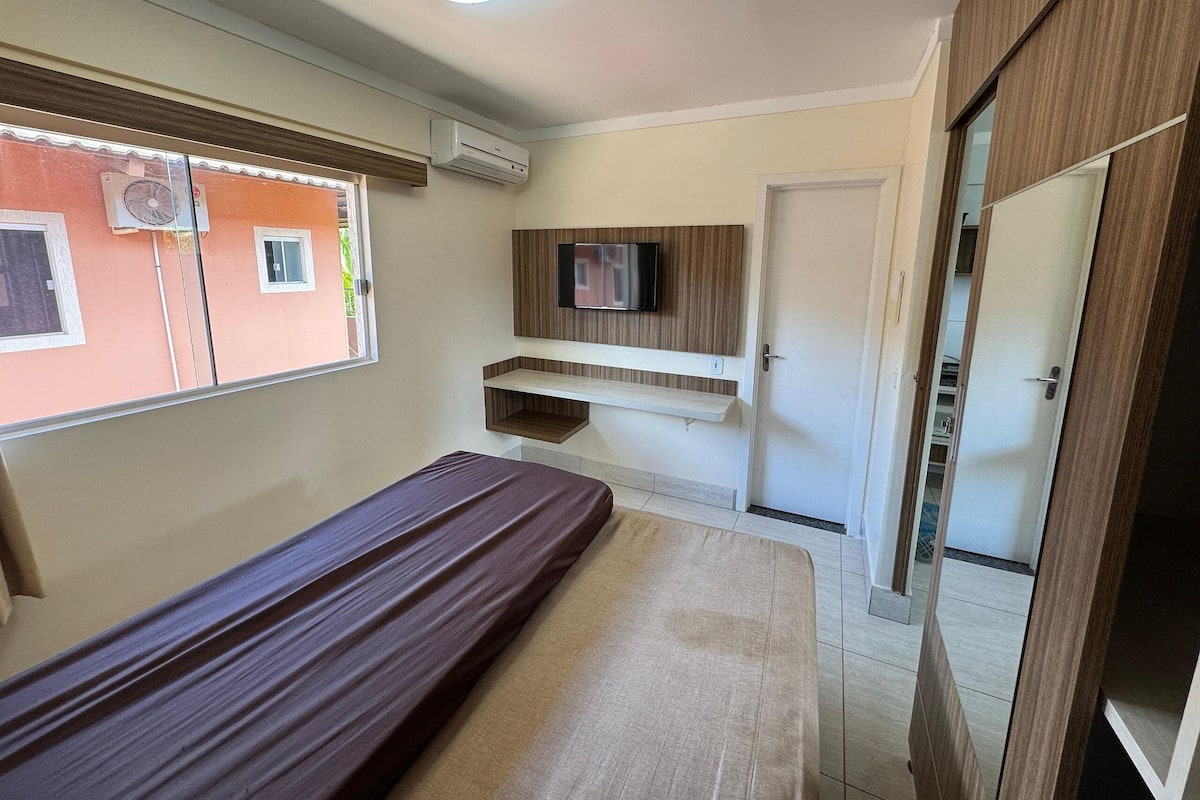 Apartamento básico | 1 dormitorio, mobiliario individual, wifi gratis y ropa de cama