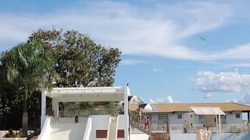 Basic Studio Suite, 1 Bedroom, Courtyard View | Children's area