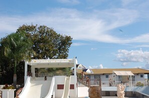 Basic Studio Suite, 1 Bedroom, Courtyard View | Children’s area