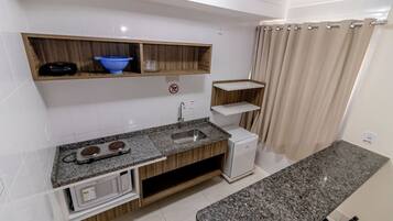 Basic Apartment | Private kitchen | Microwave, cookware/dishes/utensils