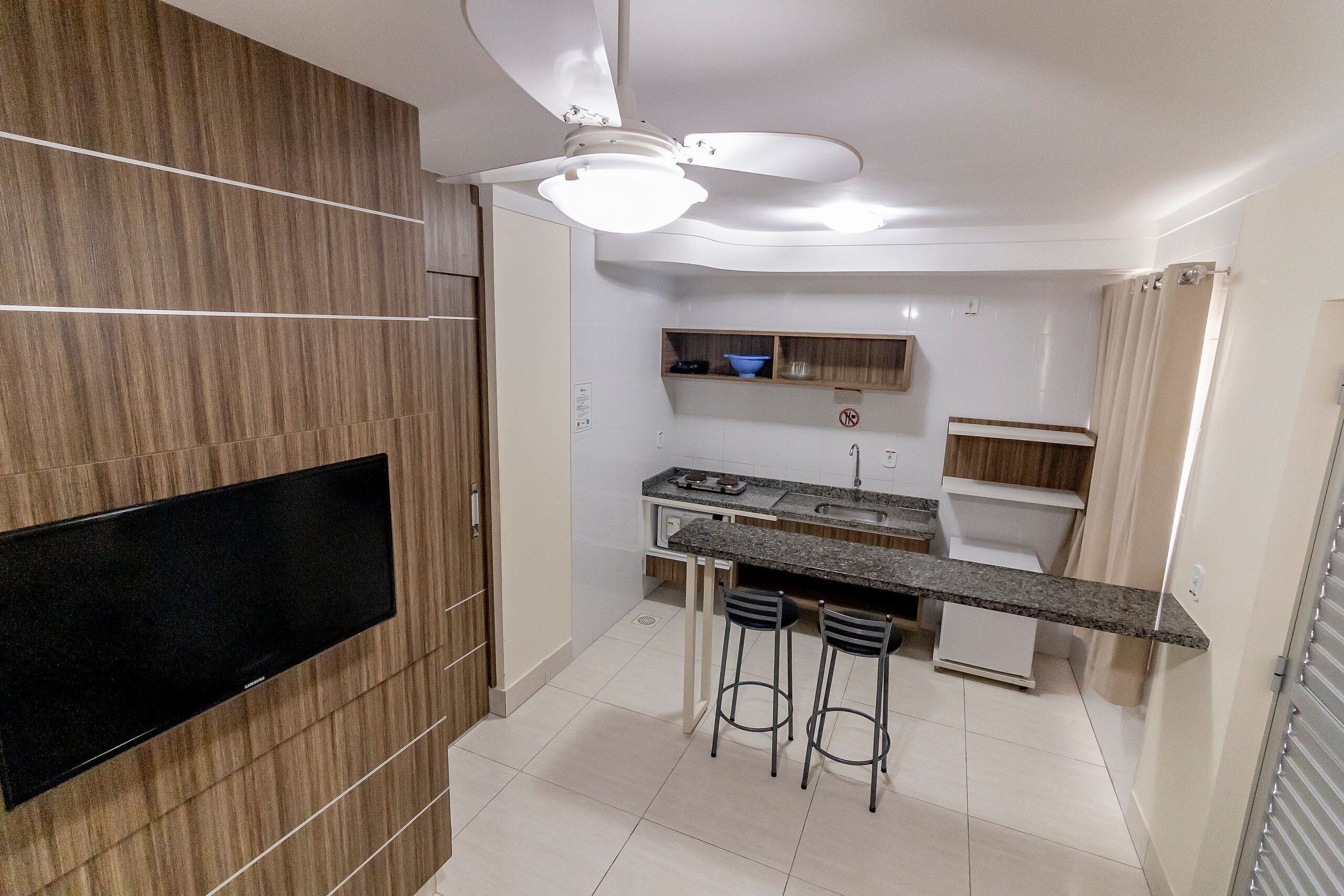 Basic Apartment | Private kitchen | Microwave, cookware/dishes/utensils