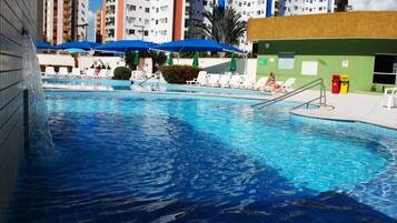 Piscina interna, 6 piscinas externas