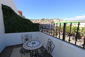 Yhden hengen superior-huone, 1 parisänky | Näkymä kadulle