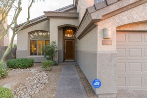 House, 5 Bedrooms | Exterior