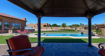 Casa Vista 4 Bedroom Home by RedAwning