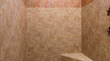 House, 4 Bedrooms | Bathroom | Bathtub, hair dryer, towels