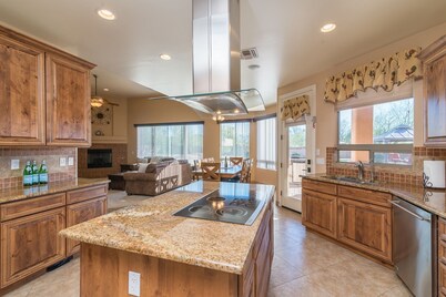 Casa Vista 4 Bedroom Home by RedAwning