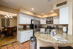 Rumah, 4 kamar tidur | Dapur pribadi | Lemari es, microwave, oven, dan mesin pencuci piring