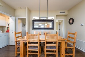 Condo, 2 Bedrooms | Dining