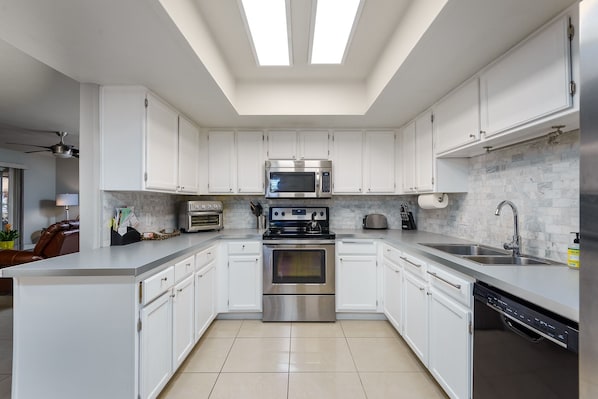 Condo, 2 Bedrooms | Private kitchen | Fridge, microwave, oven, coffee/tea maker - Starfire 2 Bedroom Condo by RedAwning (Scottsdale)