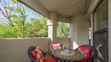Condo, 2 Bedrooms | Outdoor dining