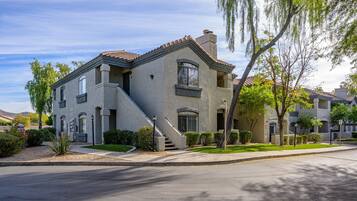 Condo, 2 Bedrooms | Exterior