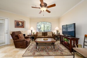 Living area - Signature Ii 2 Bedroom Condo (Scottsdale)