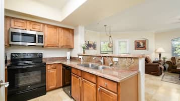 Condo, 2 Bedrooms | Private kitchen