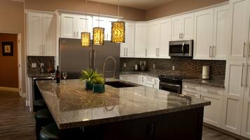 House, 4 Bedrooms | Private kitchen | Fridge, microwave, oven, dishwasher