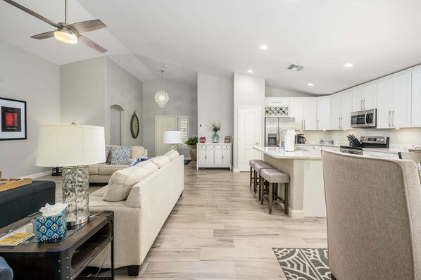 House, 3 Bedrooms | Living area